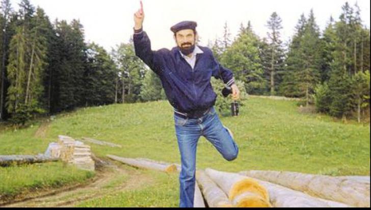 Cum arăta Patriarhul Daniel în blugi şi stând într-un picior 18273911