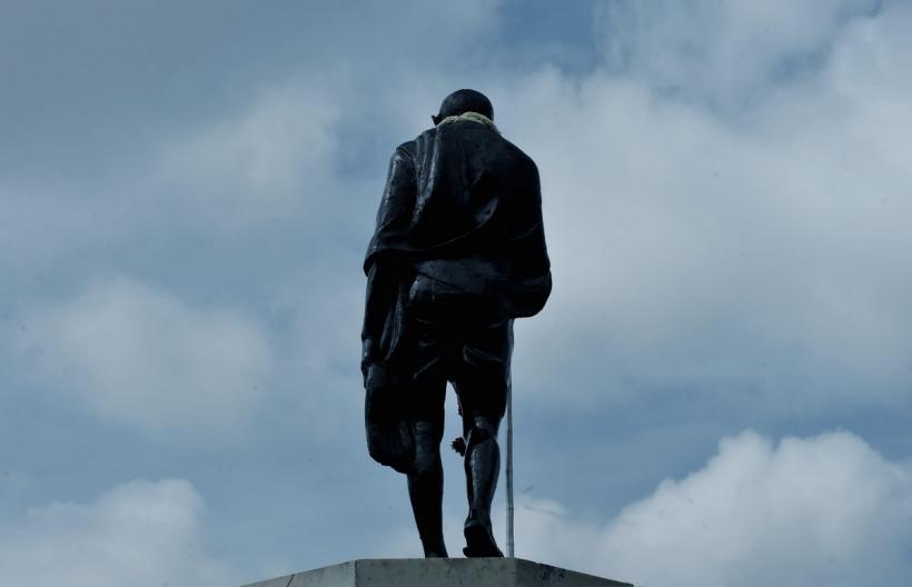 2 octombrie 2012. Imaginile zilei 18274164