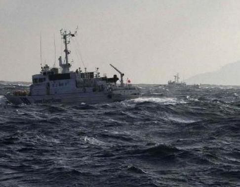 TENSIUNI ÎN ASIA: Patru nave chineze au intrat în apele teritoriale ale insulelor administrate de Japonia, dar revendicate de Beijing