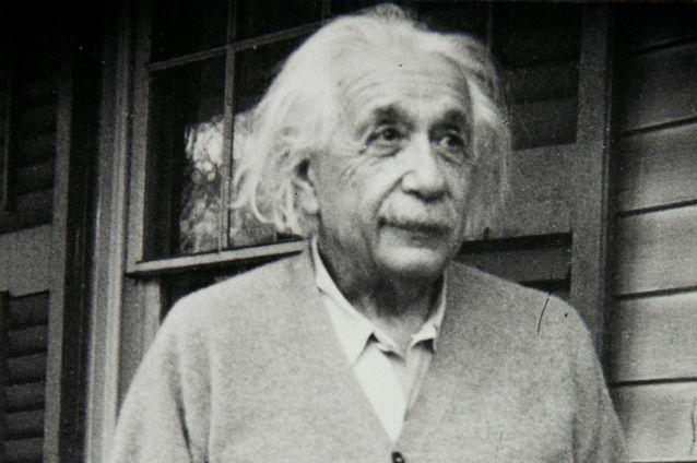 &quot;Scrisoarea Dumnezeu&quot; a lui Einstein, scoasă la licitaţie. Ce credea părintele fizicii moderne despre religie, Biblie şi Dumnezeu