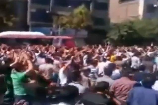 Proteste violente în Iran: &quot;Moarte dictatorului&quot;, &quot;Să-ţi fie ruşine, Mahmoud - pleacă din politică&quot; (VIDEO)