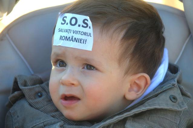 Băsescu a promulgat legea privind majorarea indemnizației pentru mame