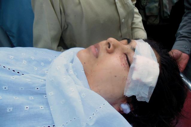 Talibanii şi-au împuşcat cel mai tânăr critic din Pakistan