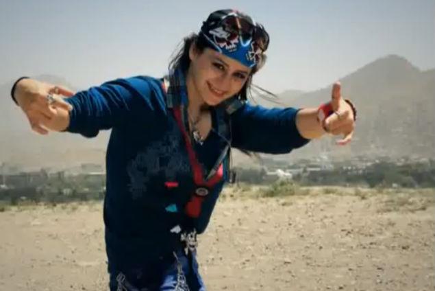 VIDEO: Prima rapperiţă din Afganistan şi povestea ei emoţionantă