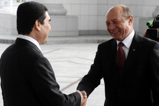 Băsescu, în căutarea gazelor din Turkmenistan