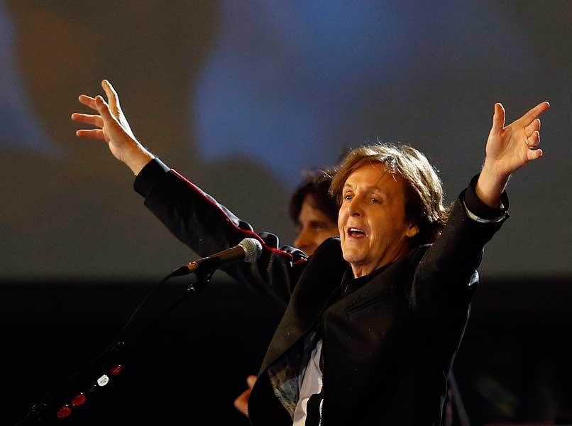 Paul McCartney, de la chitara &quot;Beatles” la coada cratiţei