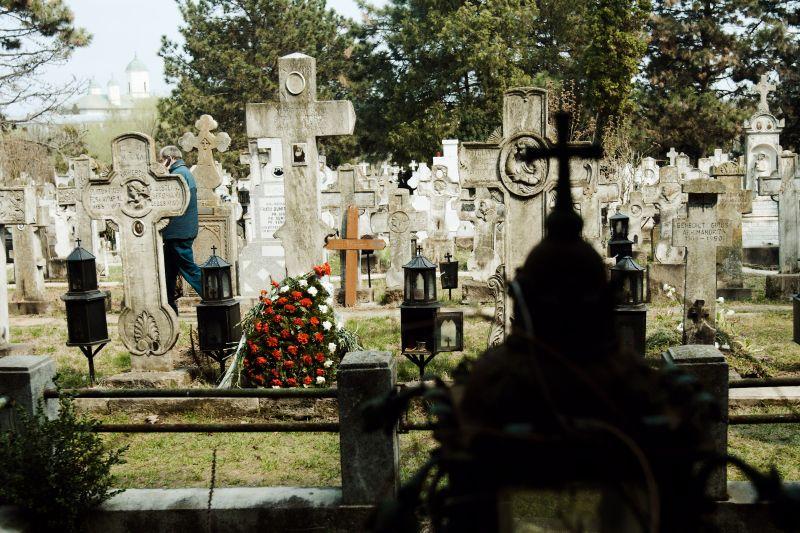 Razie în cimitirele private din Capitală. Mama Oanei Zăvoranu, suspectată de evaziune fiscală