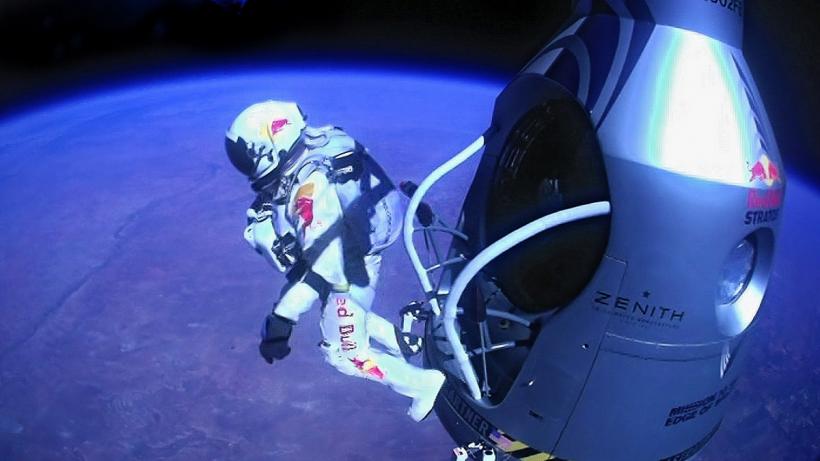 GALERIE FOTO. Filmul saltului temerarului paraşutist Felix Baumgartner