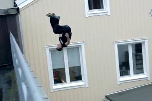 Cursă (aproape) mortală. Vezi căzătura unui freerunner din Suedia, care ar putea rămâne infirm pe viaţă (VIDEO)