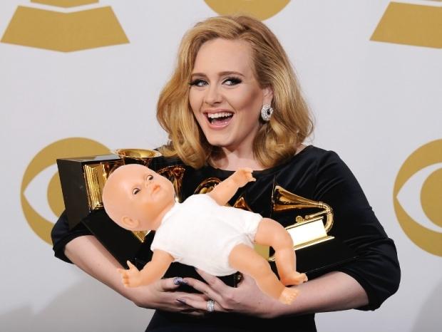 Daily Mail: Adele a născut un băiețel și e în culmea fericirii