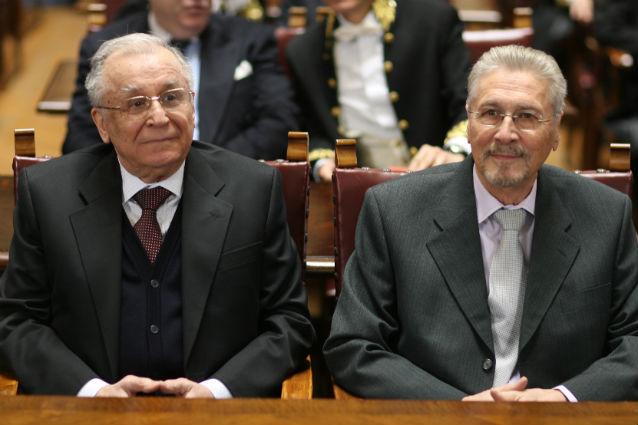 Foştii preşedinţi Iliescu şi Constantinescu şi Regele Mihai vor fi decoraţi de MApN