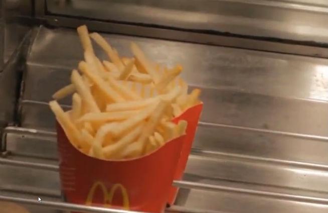 VIDEO: Cum sunt făcuţi cartofii prăjiţi de la McDonald's