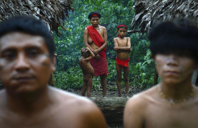 Membrii unui trib indian ameninţă că se vor sinucide dacă nu vor rămâne pe teritoriul lor