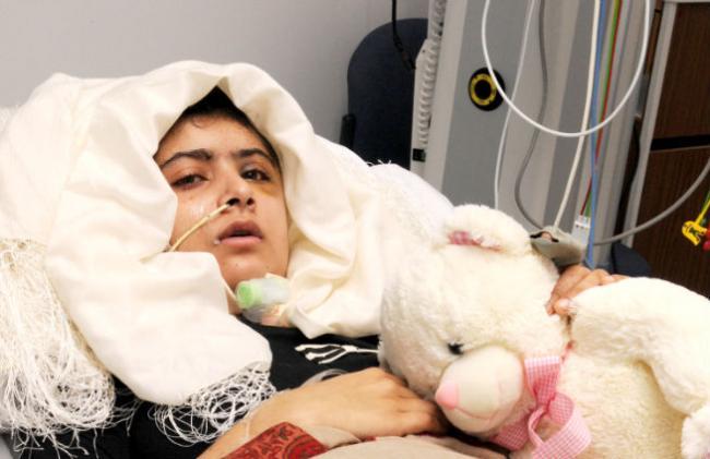 Malala Yousafzai, adolescenta care a fost împuşcată în cap de talibani, se va întoarce în Pakistan