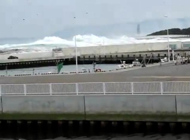 Cutremur de 7,7 grade în largul coastei de vest a Canadei. Valul TSUNAMI a ajuns în Hawaii. Vezi PRIMELE IMAGINI (VIDEO)