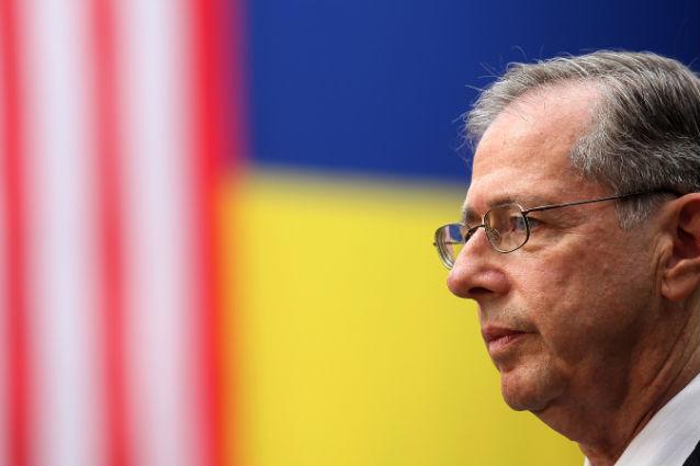 Ambasadorul SUA în România se declară îngrijorat de posibiltatea ca alegerile din decembrie să &quot;dezbine poporul&quot;
