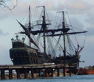 HMS Bounty, the &quot;Black Pearl&quot; from Pirates of the Caribbean, sunk by hurricane Sandy (VIDEO)