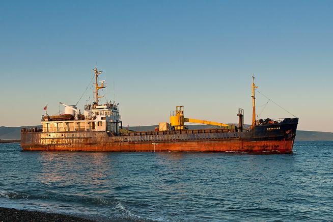 Un vapor care transporta 700 de tone de minereuri de aur a dispărut în Marea Okhotsk