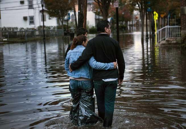 Români din SUA povestesc experienţe personale din timpul uraganului Sandy