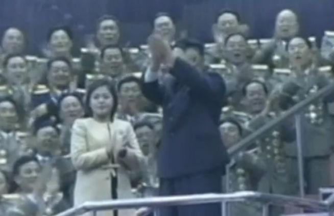 VIDEO: Soţia liderului nord-corean a apărut pentru prima oară în public după ce a fost în &quot;detenţie la domiciliu&quot;