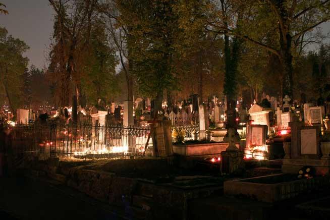 Badische Zeitung descoperă cimitirul de la Săpânţa, de Ziua Morţilor: &quot;Morminte în România pline de versuri amuzante despre decedaţi”