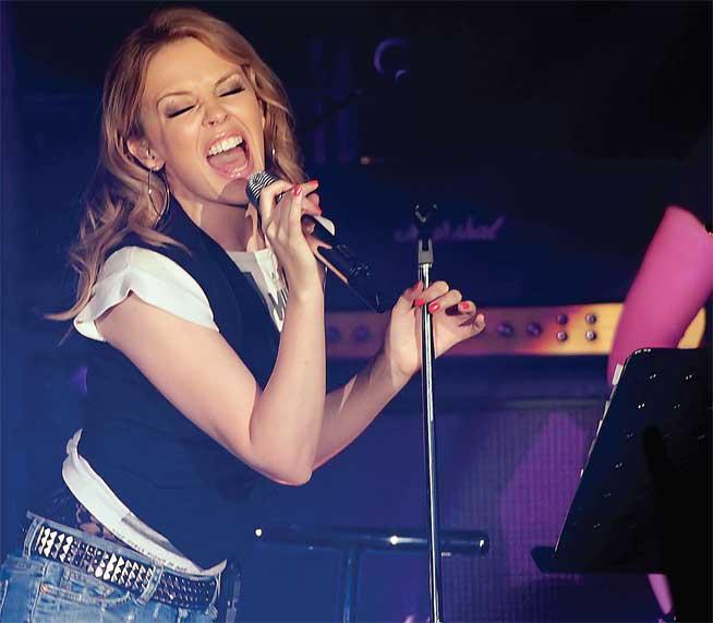 Kylie Minogue. Pe noul ei album cântă cu BBC Symphony Orchestra