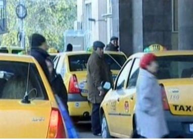 Razie: Taximetriştii din Gara de Nord prinşi cu aparate de taxat măsluite