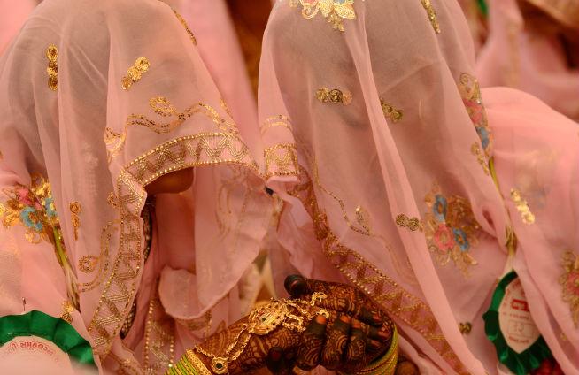  Nuntă în masă în India: 47 de cupluri s-au căsătorit în acelaşi timp
