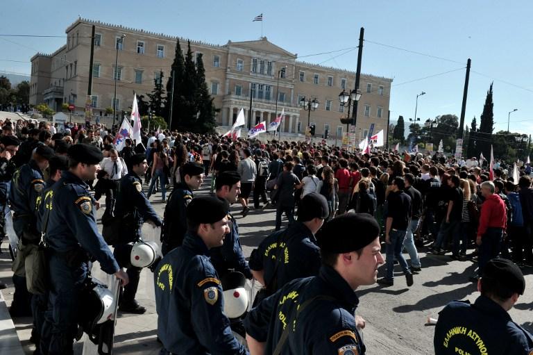 Grecia, în GREVĂ GENERALĂ: Zeci de mii de oameni protestează împotriva măsurilor de austeritate (VIDEO)