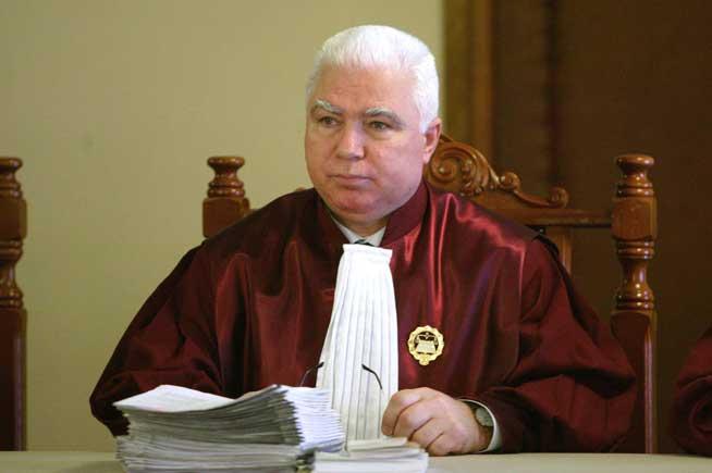 Contractele cu statul, cele mai profitabile afaceri şi pentru judecătorul de la Curtea Constituţională Petre Lăzăroiu