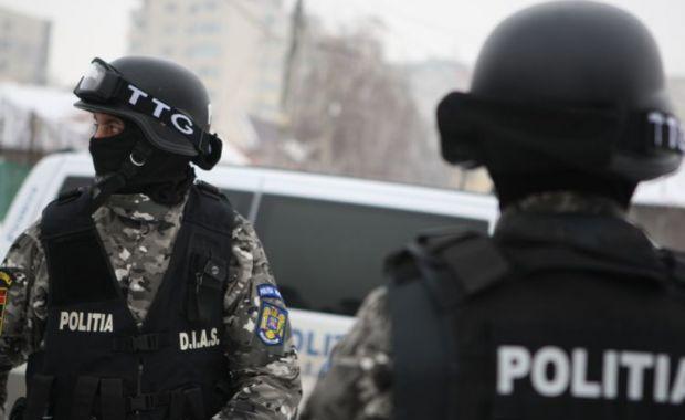 Descinderi la Sinteşti: Poliţia caută zece persoane suspectate de trafic de fier vechi
