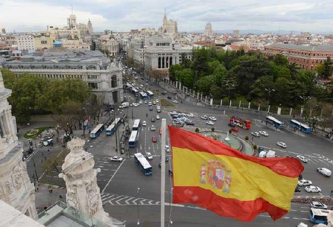 Criza, modelul spaniol: Guvernul renunţă la maşini, populaţia - la telefoanele mobile
