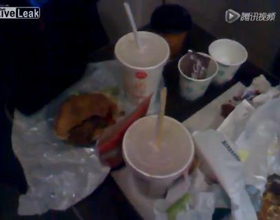 McDonald's cu surprize. Ce a găsit un client într-un Big Mac (VIDEO)