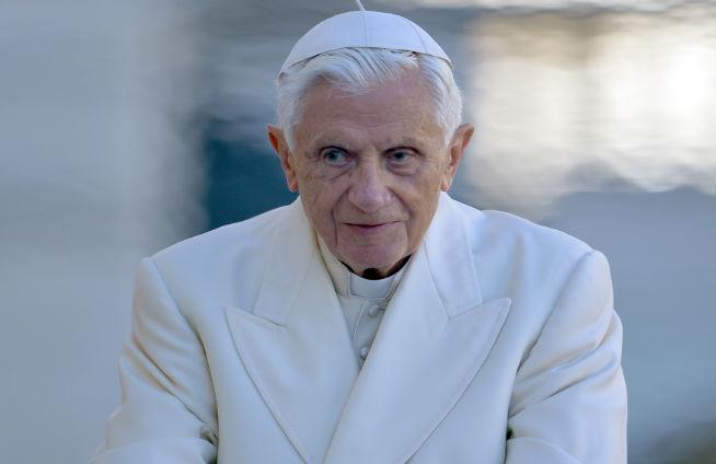 Papa Benedict XVI îşi face cont de Twitter