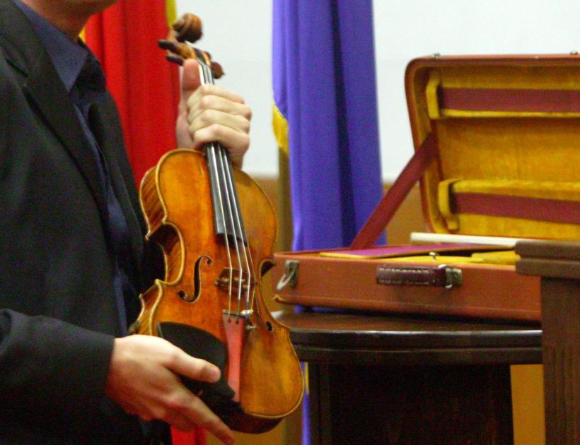 Comerciant de viori Stradivarius condamnat la şase ani de închisoare 