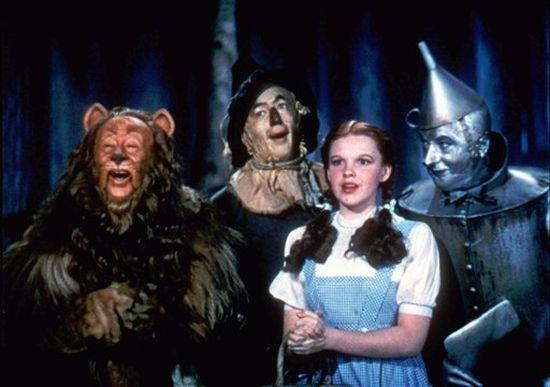 Rochia din &quot;Vrăjitorul din Oz&quot;, vândută cu 480.000 de dolari