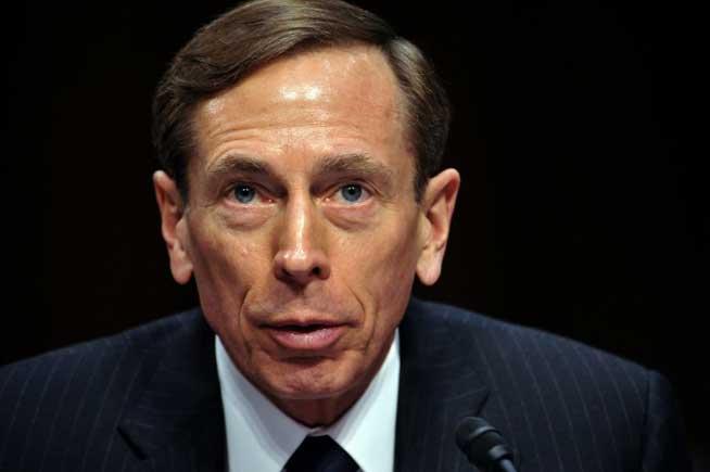 Scandalul Petraeus: CIA, cuibuşor de nebunii sau eternul război FBI-CIA? FBI ştia de un an. De ce a tăcut, asta nu se ştie