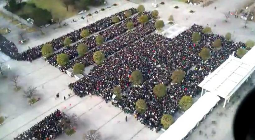 Aşa arată o coadă de jumătate de milion de oameni! Imagini INCRDIBILE de la cel mai mare târg de benzi desenate din lume (VIDEO)