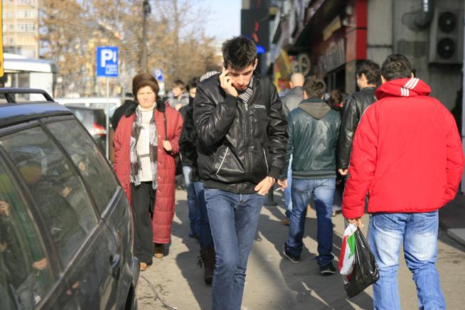 Peste 30.000 de români au încercat să se angajeze cu telefonul mobil, în octombrie