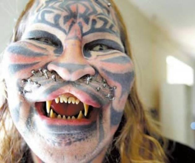 Omul-tigru, care a intrat în Cartea Recordurilor pentru cea mai complexă transformare chirugicală în animal, a murit la 54 de ani (GALERIE FOTO & VIDEO) 18434438