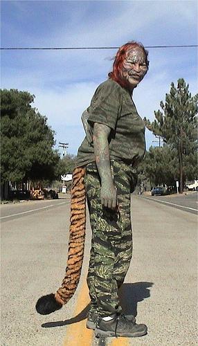 Omul-tigru, care a intrat în Cartea Recordurilor pentru cea mai complexă transformare chirugicală în animal, a murit la 54 de ani (GALERIE FOTO & VIDEO) 18434440