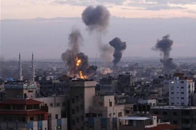 Noi bombardamente violente în Fâşia Gaza. Ministrul apărării israelian a cerut mobilizarea a 30.000 de rezervişti (VIDEO)