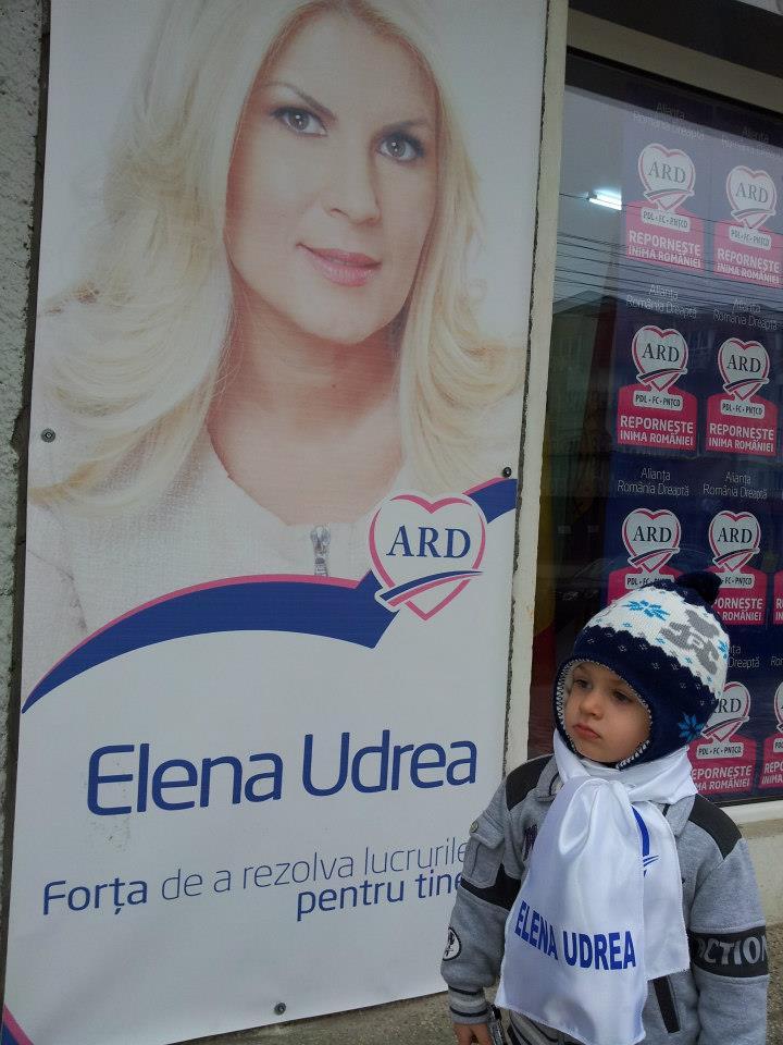 Cine e copilul de care se foloseşte Elena Udrea în campania electorală (GALERIE FOTO)
