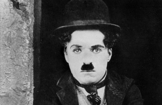 Pălăria şi bastonul lui Charlie Chaplin, vândute la o licitaţie în New York