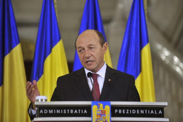 Băsescu a primit în avion memorandumul Guvernului referitor la negocierile pentru bugetul UE