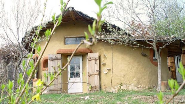 O casă de lut din România, desemnată una din cele mai frumoase din lume