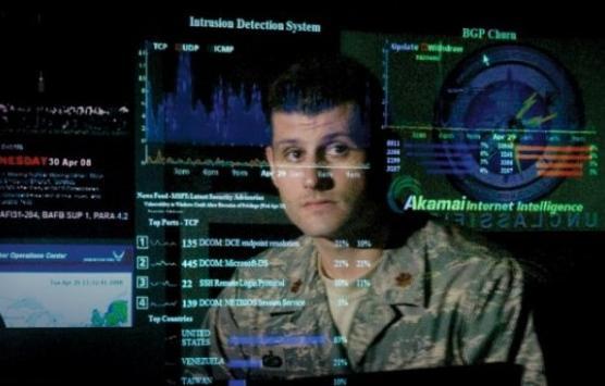 Atac cibernetic fără precedent în Franţa: Cum au virusat americanii computerele Palatului Elysée