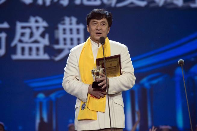 Jackie Chan iese la pensie