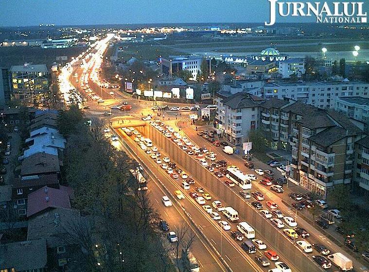 O persoană a murit în urma unui grav accident pe DN1. Traficul este blocat la ieşirea din Capitală spre Ploieşti. Vezi LIVE pe webcam jurnalul.ro
