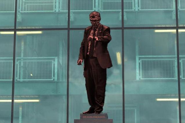 Sir Alex Fergusson are statuie în faţa arenei Old Trafford